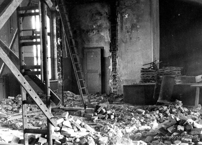 1953_Abbrucharbeiten Rathaussaal6.jpg
